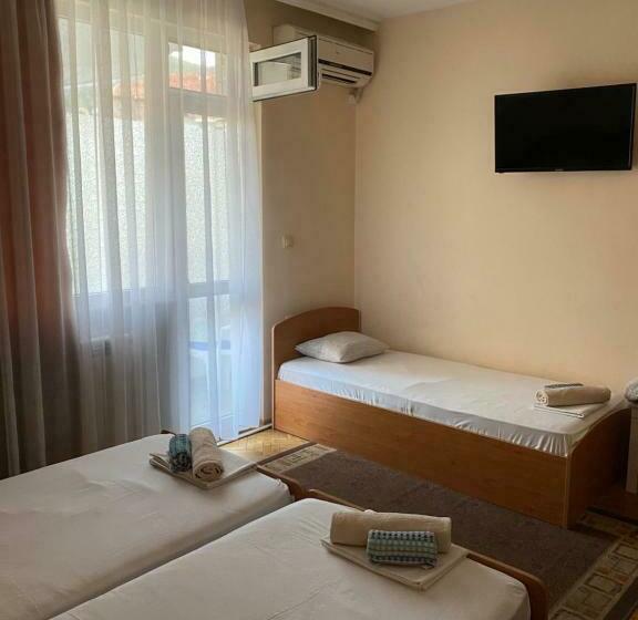 بنسيون Family Hotel May