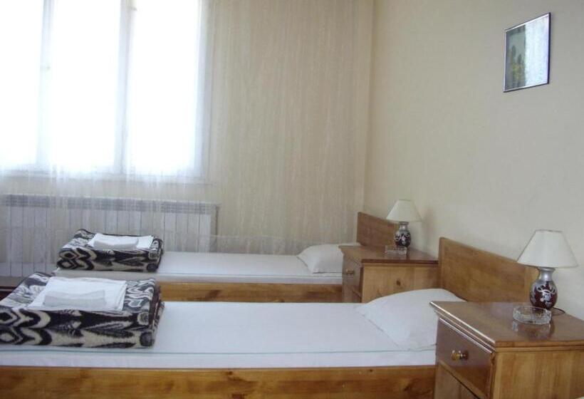 بنسيون Family Hotel May