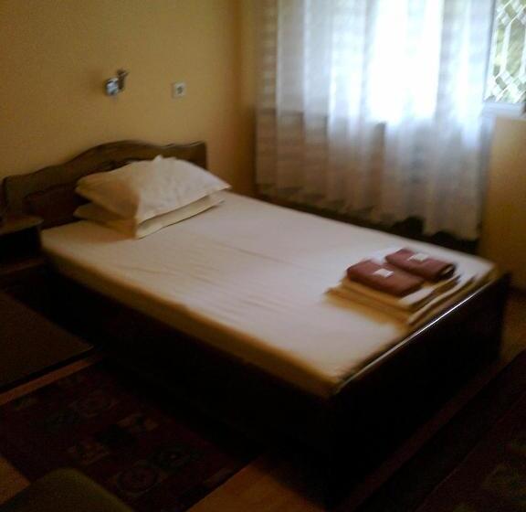 بنسيون Family Hotel May