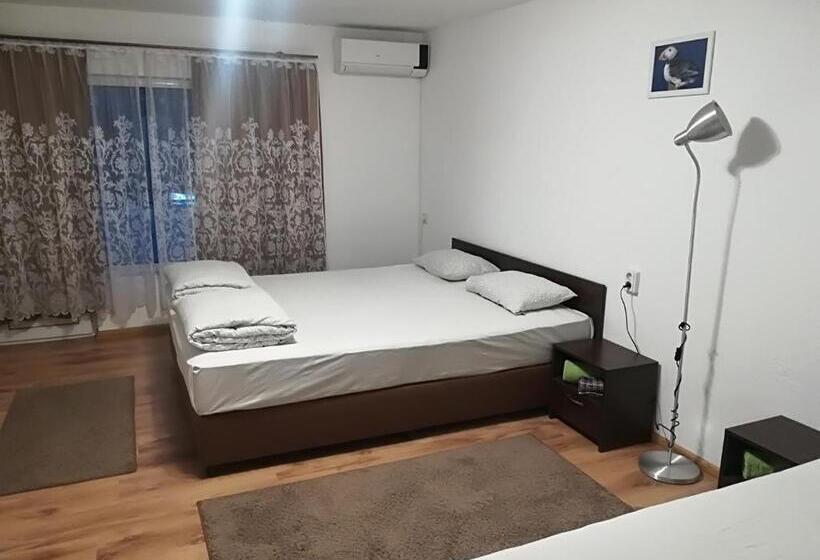 بنسيون Family Hotel May