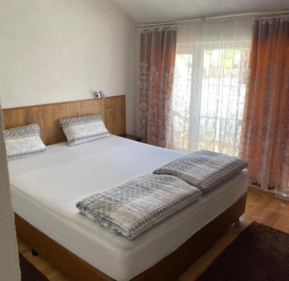 بنسيون Family Hotel May