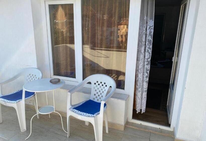 بنسيون Family Hotel May