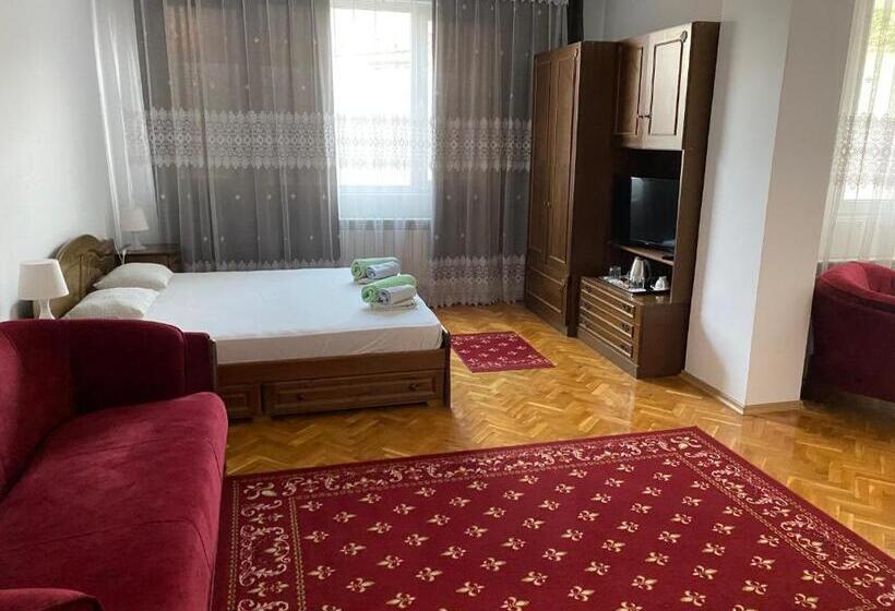 بنسيون Family Hotel May