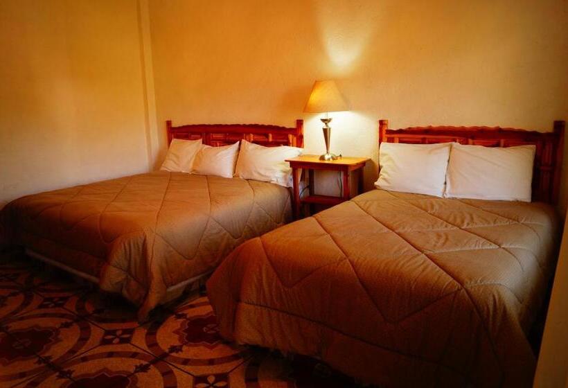 ペンション Hospedaje La Hoja