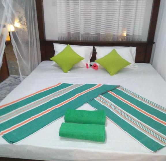 بنسيون Midigama Villa Resort