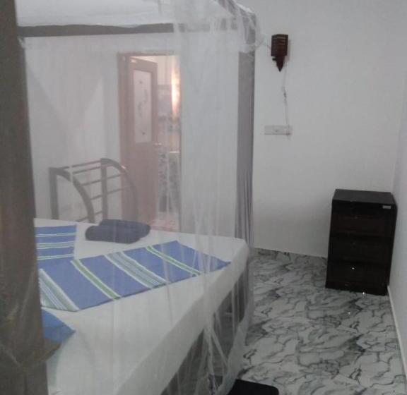 بنسيون Midigama Villa Resort