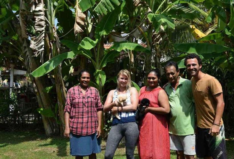 بنسيون Midigama Villa Resort