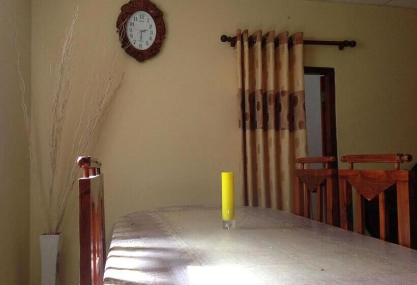 بنسيون Midigama Villa Resort