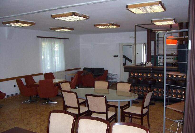 ペンション Parti Sétány Vendégház