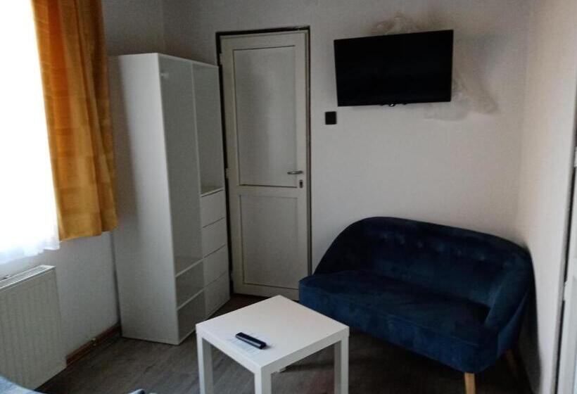 ペンション Parti Sétány Vendégház