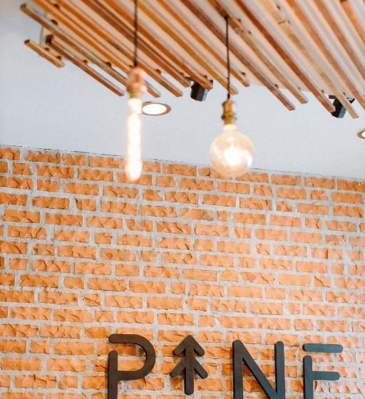 ペンション Pine Cafe &bed