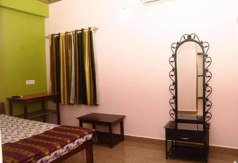 بنسيون Sai Guru Guest House