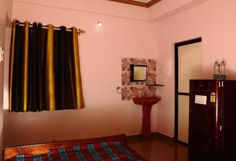 بنسيون Sai Guru Guest House
