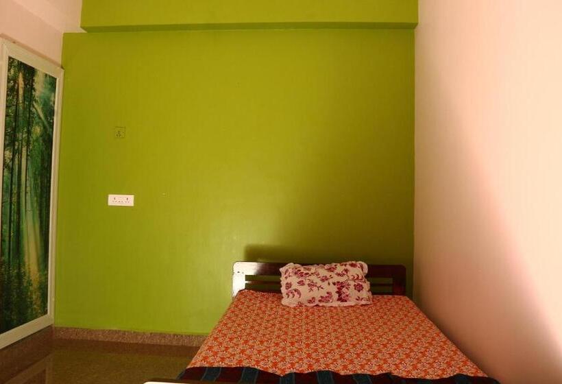 پانسیون Sai Guru Guest House