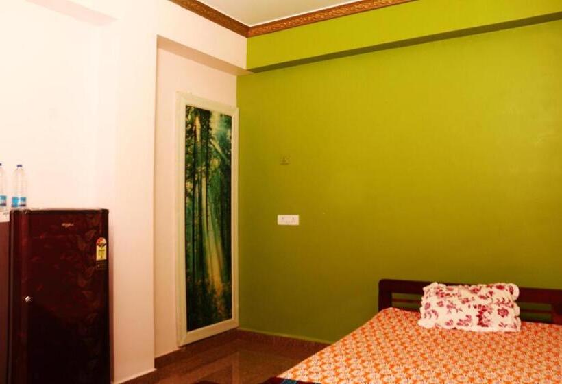 بنسيون Sai Guru Guest House