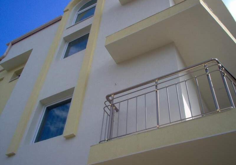 ペンション Stela Guest House