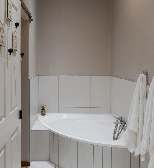 ペンション The Falls Guest House