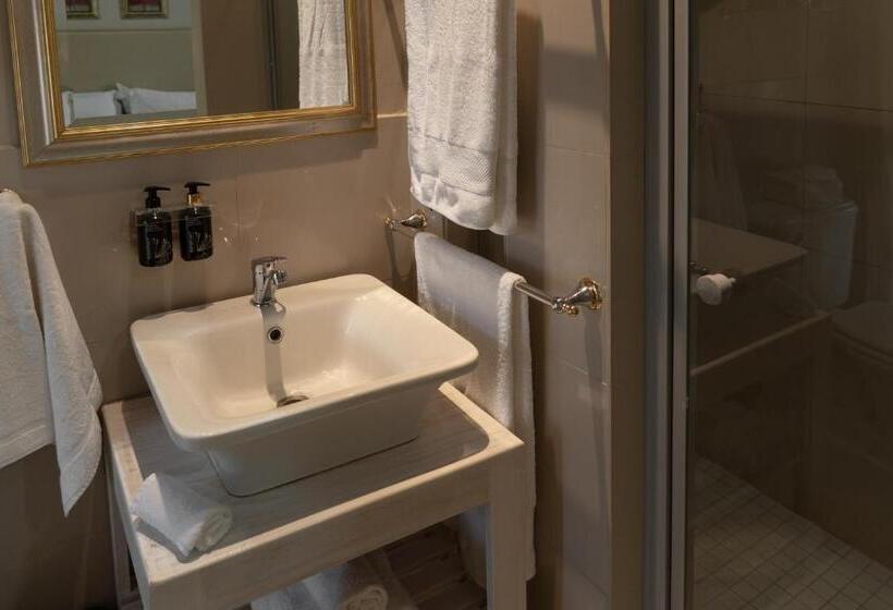 פנסיון The Falls Guest House