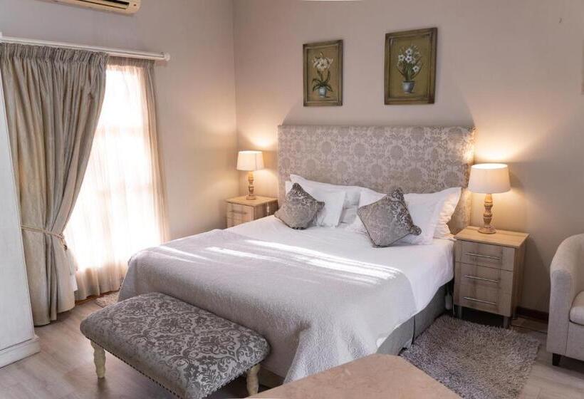 ペンション The Falls Guest House