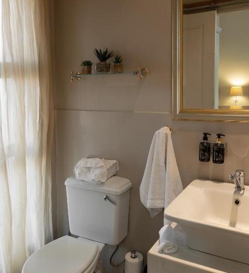 ペンション The Falls Guest House