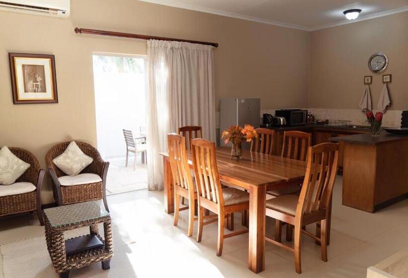 ペンション The Falls Guest House