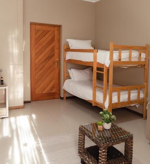 ペンション The Falls Guest House