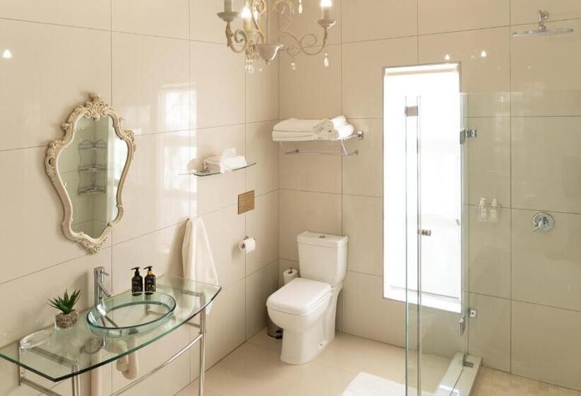 ペンション The Falls Guest House