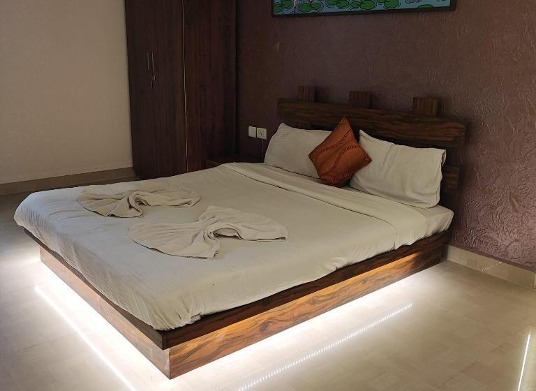 Yoyo Goa, The Apartment