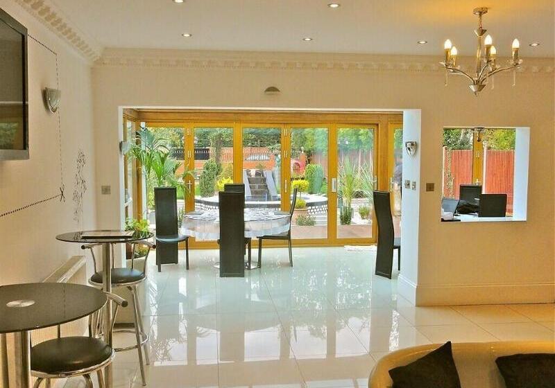 مبيت وإفطار Skylark Guest House