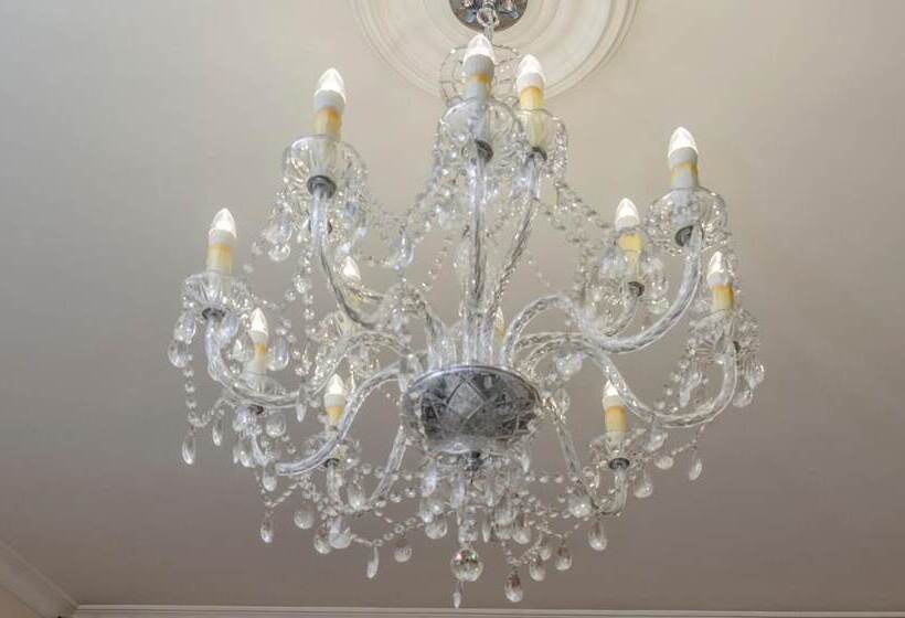 בית מלון כפרי Aaraya London