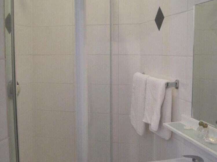 בית מלון כפרי Aaraya London