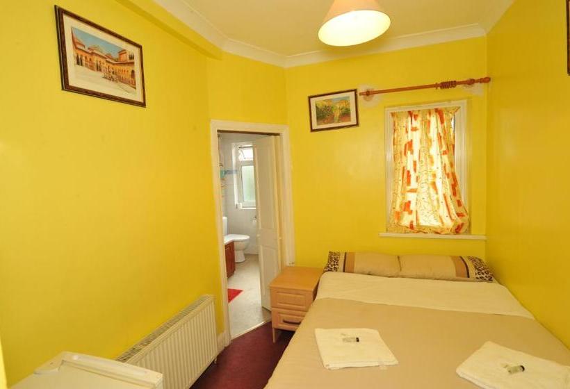 בית מלון כפרי Acton Town