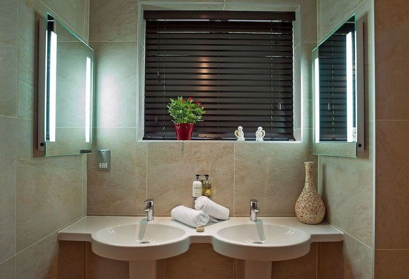 בית מלון כפרי Aphrodites Group