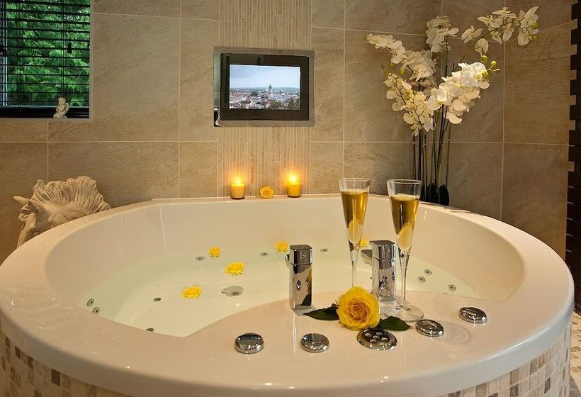 בית מלון כפרי Aphrodites Group