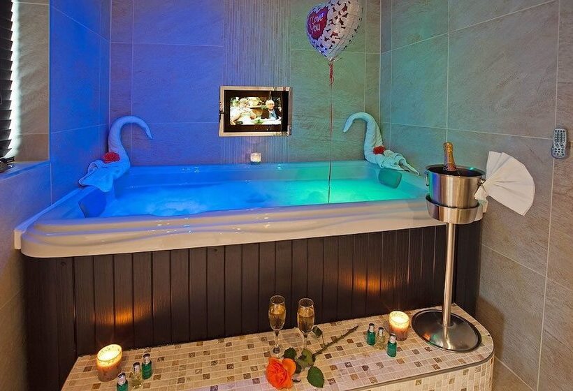 בית מלון כפרי Aphrodites Group