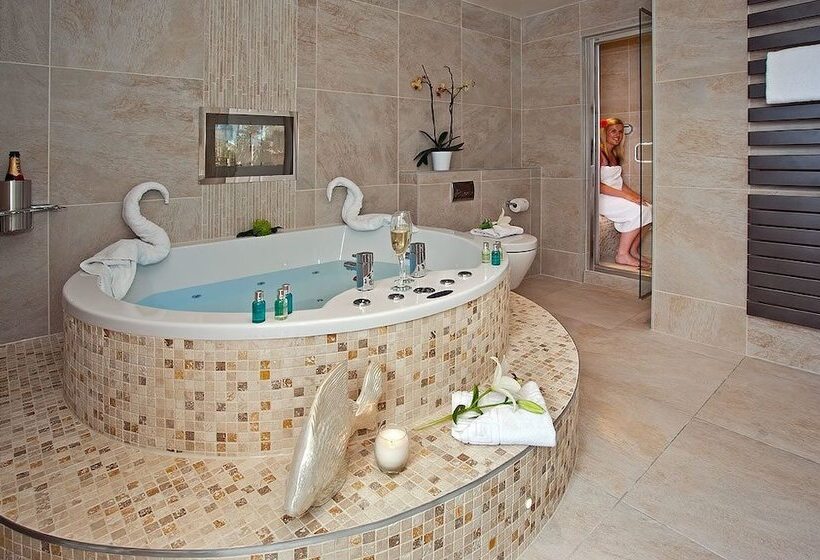 בית מלון כפרי Aphrodites Group