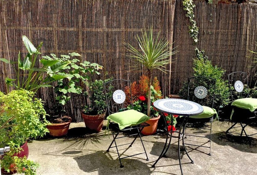 فندق Baggot Court Townhouse