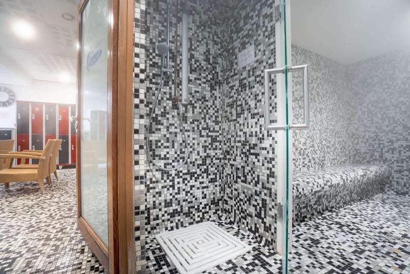 Отель Best Western Ile De France Hôtel & Spa