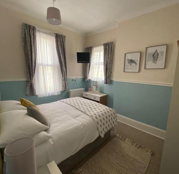 בית מלון כפרי Buckingham Lodge Guest House