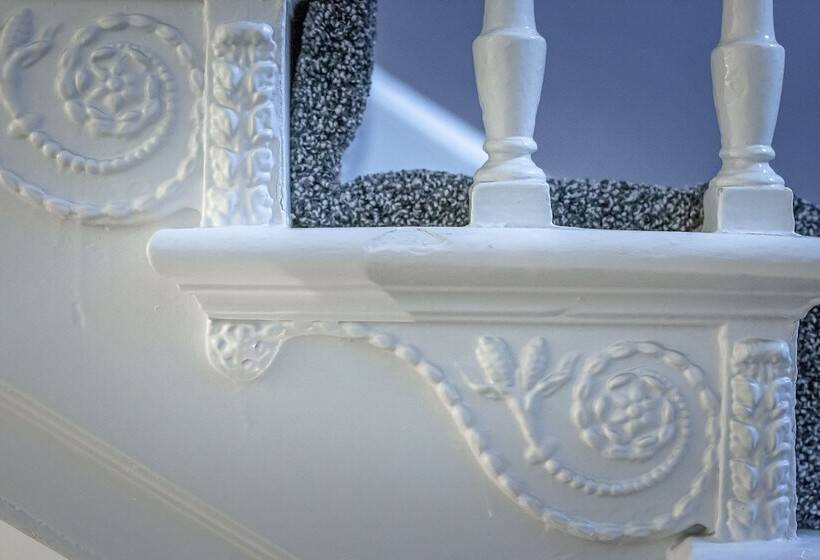 בית מלון כפרי Clifden House By Nina