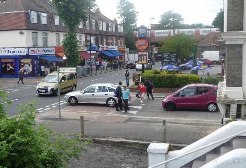 בית מלון כפרי Crompton Guest House