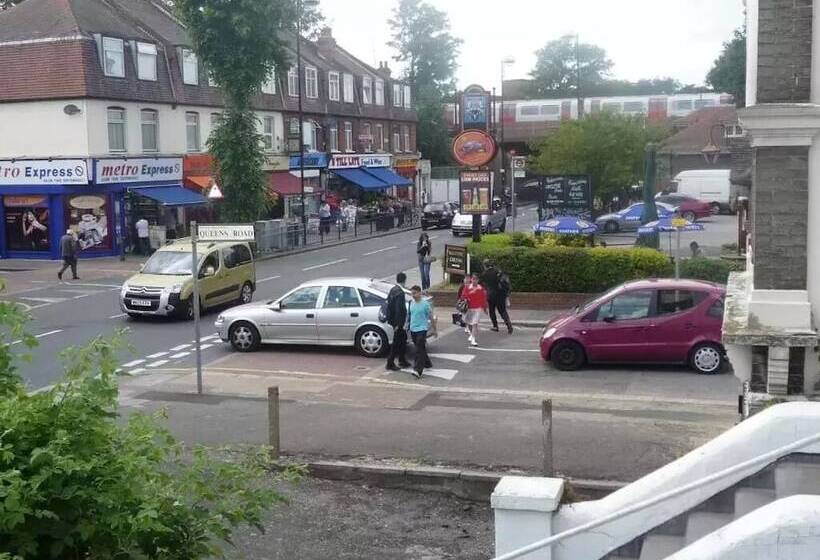 בית מלון כפרי Crompton Guest House