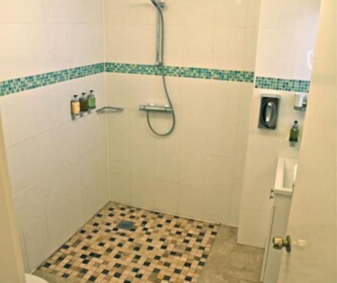 בית מלון כפרי Crompton Guest House