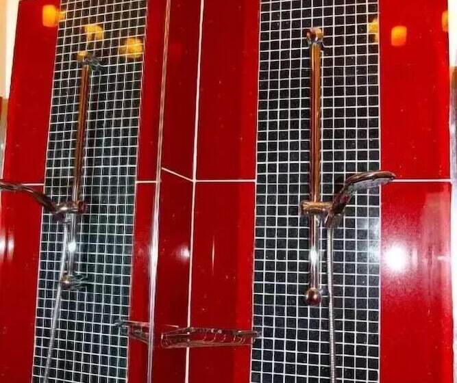 בית מלון כפרי Crompton Guest House