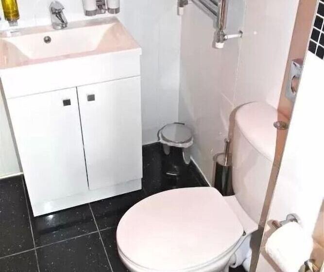 בית מלון כפרי Crompton Guest House