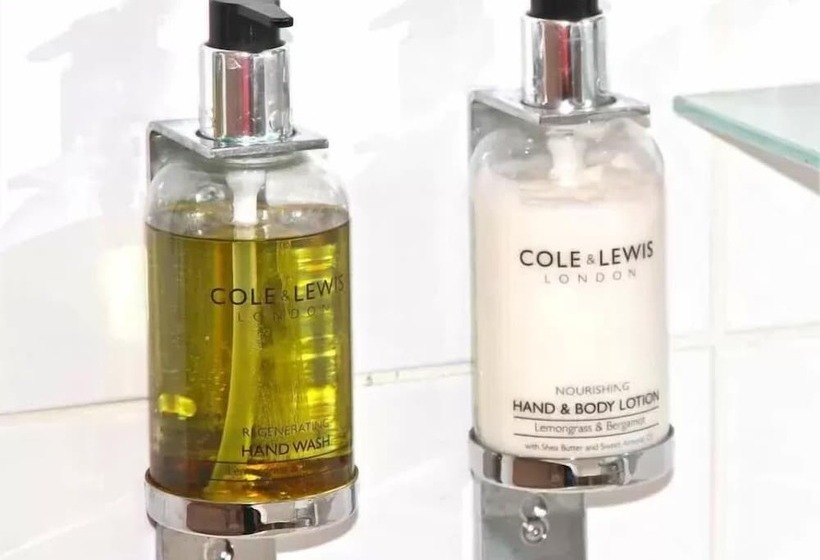 בית מלון כפרי Crompton Guest House