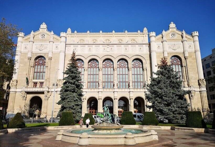 בית מלון כפרי Crowne Plaza Budapest, An Ihg