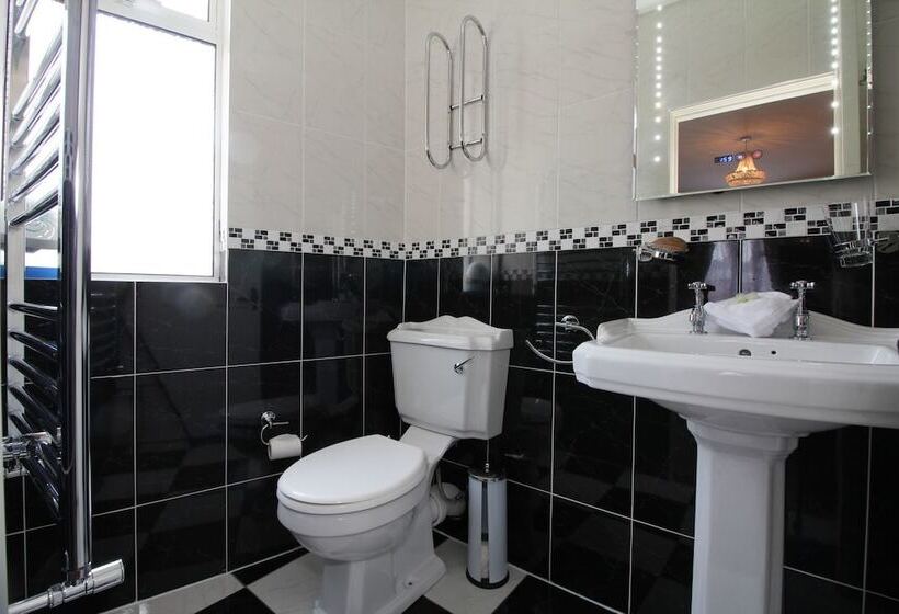 هتل Donnybrook Hall