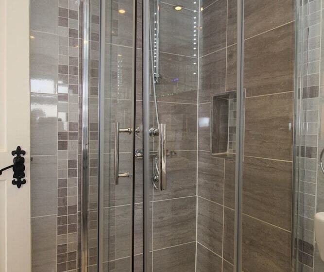 هتل Donnybrook Hall