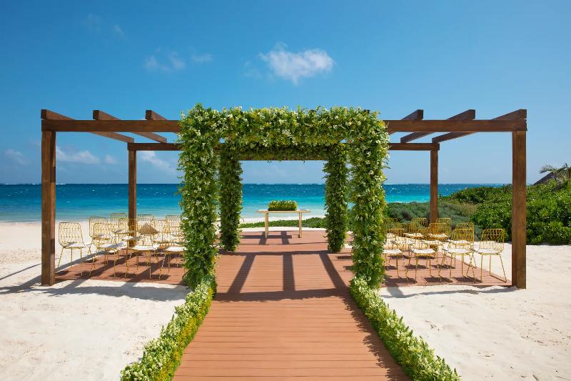 هتل Dreams Sapphire Resort & Spa